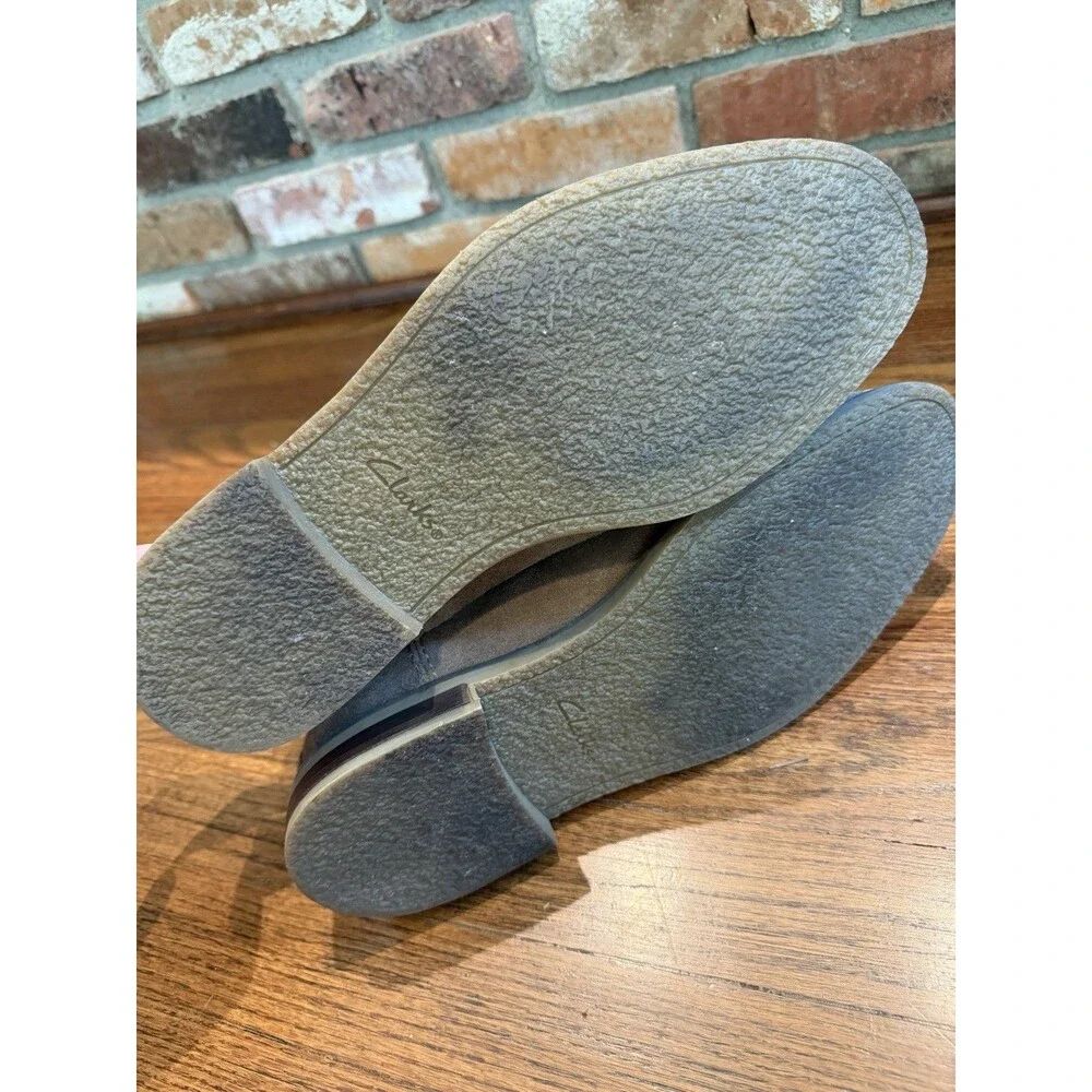 Clarks Collection Jaxen Chelsea Boots Mens 10.5 Taupe Suede Pull On Ankle Boot